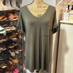 Flamingo, urban olive tunic, t-shirt, size large